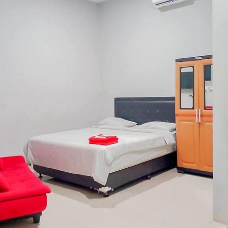 Mahkota Residence Mitra Reddoorz Karawang Ngoại thất bức ảnh
