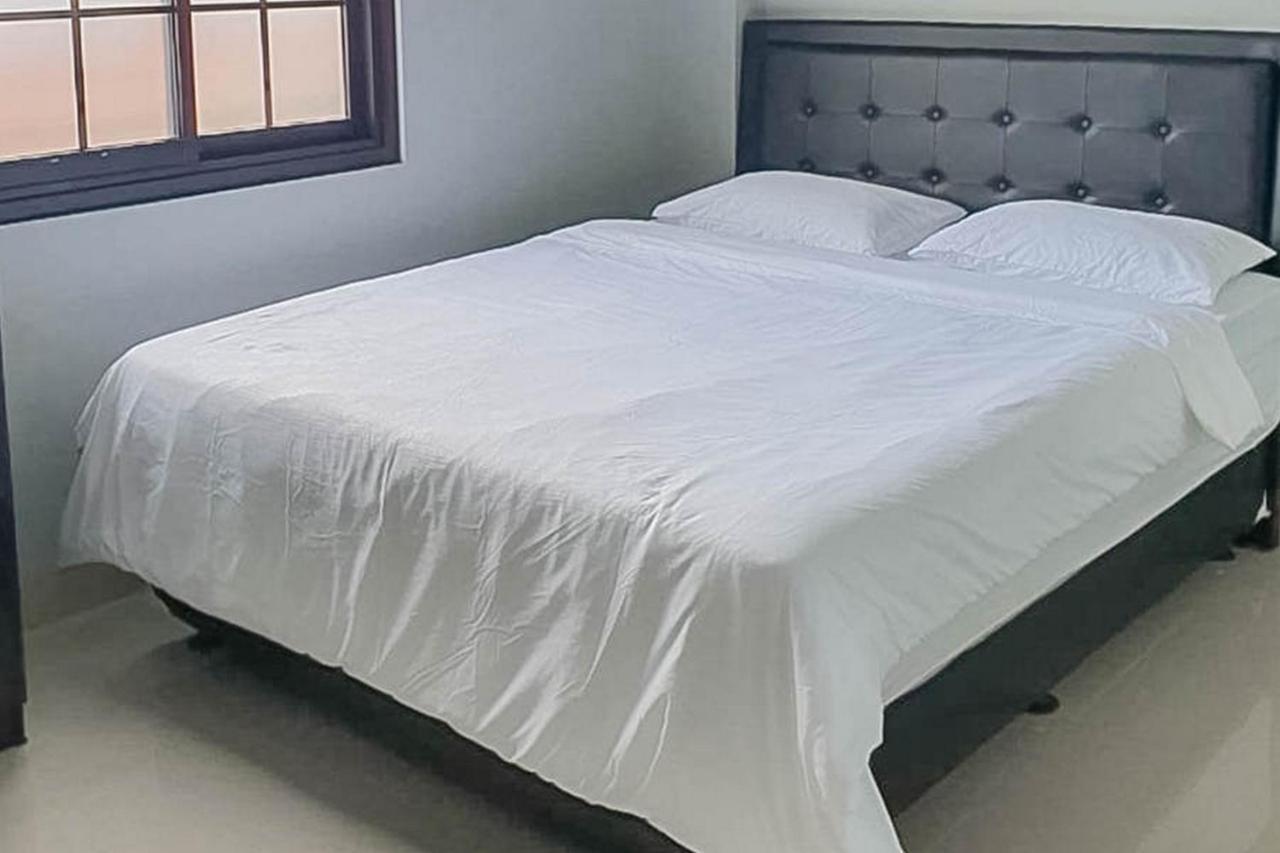 Mahkota Residence Mitra Reddoorz Karawang Ngoại thất bức ảnh